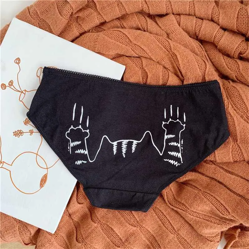 Culotte Petit Chat Accroché avec ses griffes