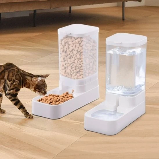 Distributeur de croquettes pour chat - Transparent et antidérapant