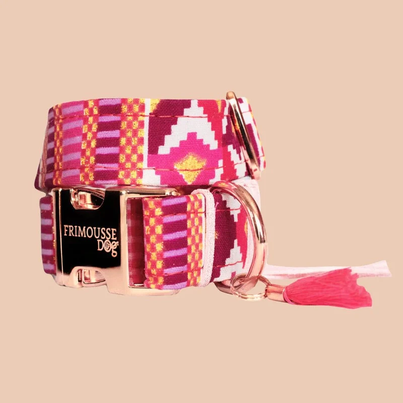 Collier pour chien en tissu artisanal Britney Frimousse Dog — Rose & paillettes dorées