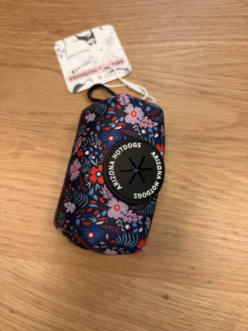 Pochette distributeur sacs à crottes chien Violala
