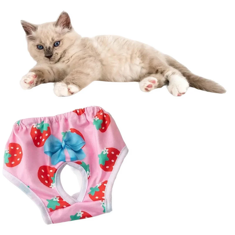 Couche pour Chat avec des Fraises Imprimées et un Nœud Papillon