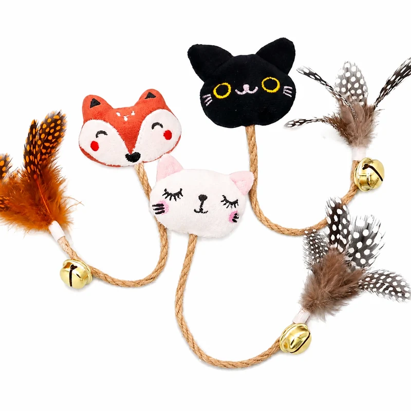 Jouet cloche en plumes pour chats