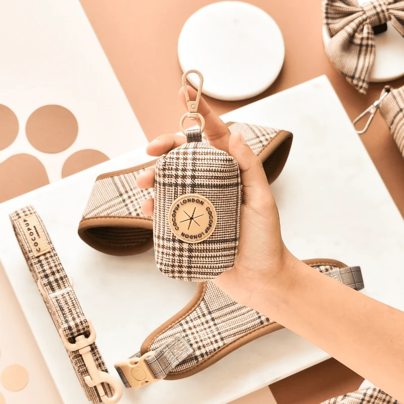 Porte-sac à crottes Pup Plaid – chic & pratique Cocopup