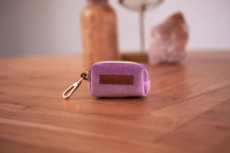 Porte sacs à crottes élégant