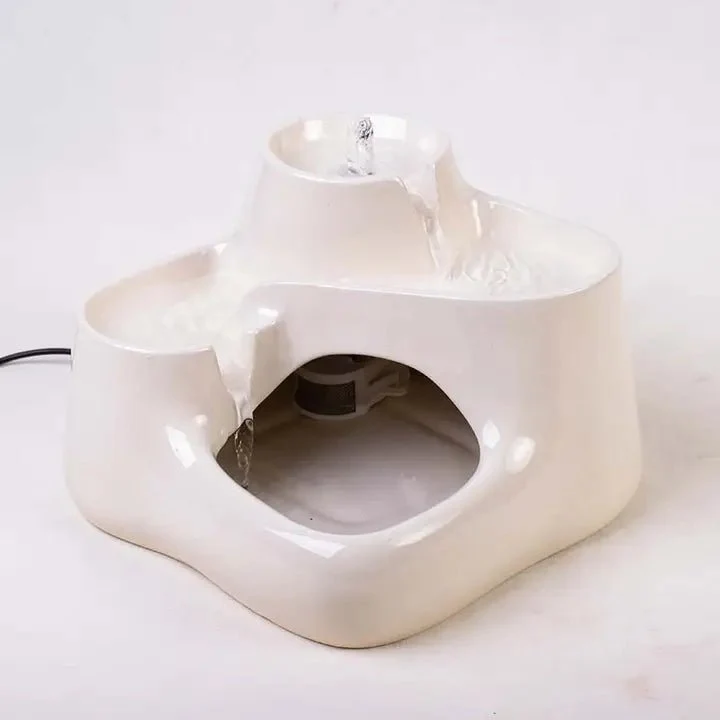 Fontaine en céramique pour chat – Élégance, silence et hydratation